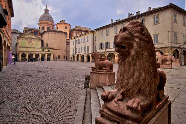 Il cuore esagonale di Reggio Emilia - Visita guidata del centro storico per adulti in lingua italiana