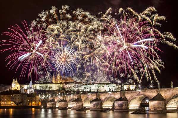 Best Tour New Year&rsquo;s  Eve on the Vltava  river (midnight toast)