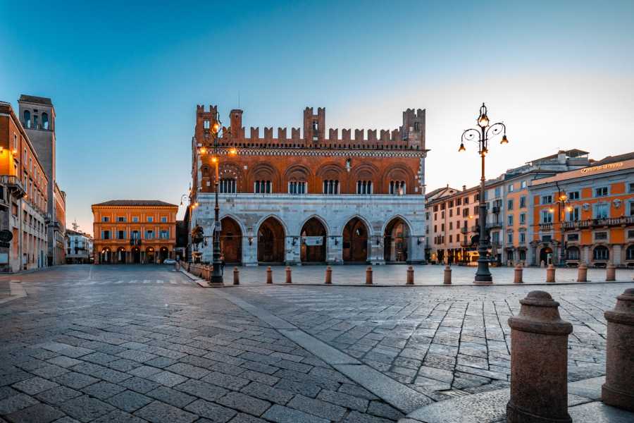 Itinere srl (ERW) PIACENZA A SORPRESA - Visita guidata in lingua italiana