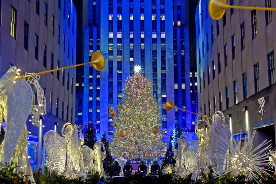 Dream Vacation Tours NYC CHRISTMAS LIGHTS  LUXURY DREAM TOUR FROM PEI & NB