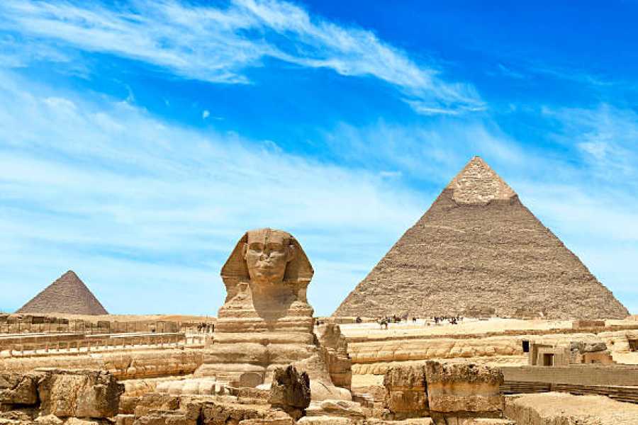 Deluxe Travel Private Layover Tour &ndash; Pyramids of Giza from Cairo Airport