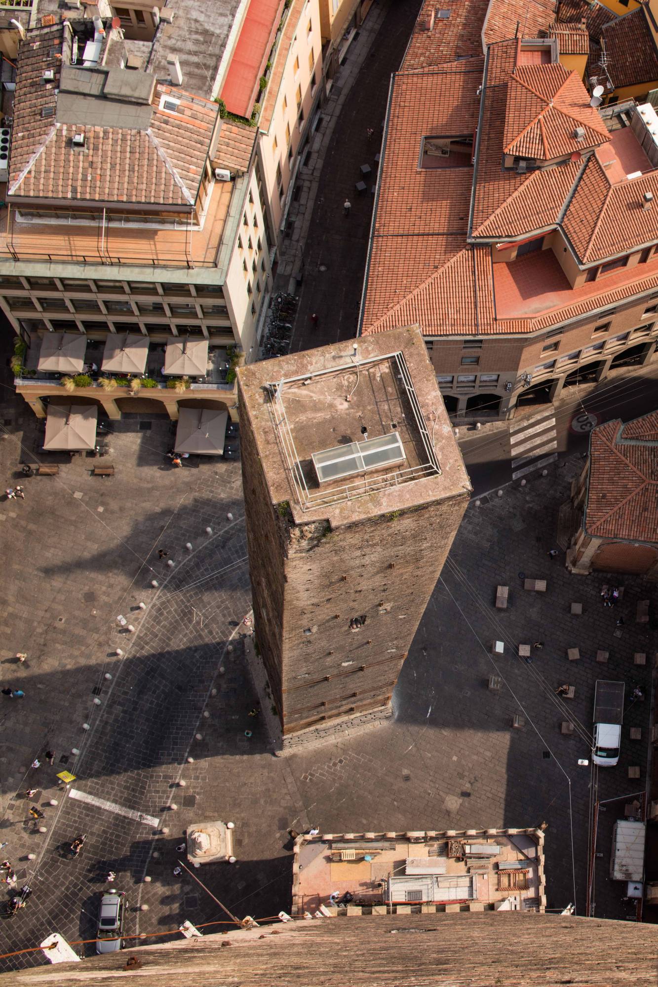 Intorno alla Garisenda: nuovi percorsi culturali per riscoprire la zona universitaria durante le feste