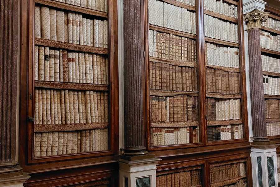 Bologna Welcome - eXtraBo La Biblioth&egrave;que municipale d'Imola : architecture, histoire et savoir dans un lieu au charme intemporel ! &Agrave; la d&eacute;couverte des villas et des ch&acirc;teaux