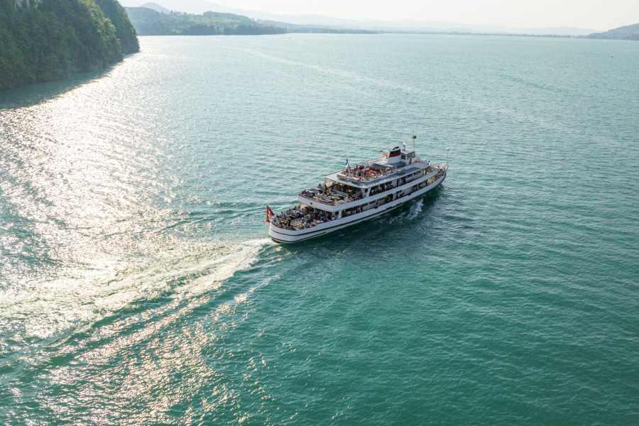 BLS Schifffahrt AG Apr&egrave;s‑midi gourmand sur le lac de Thoune