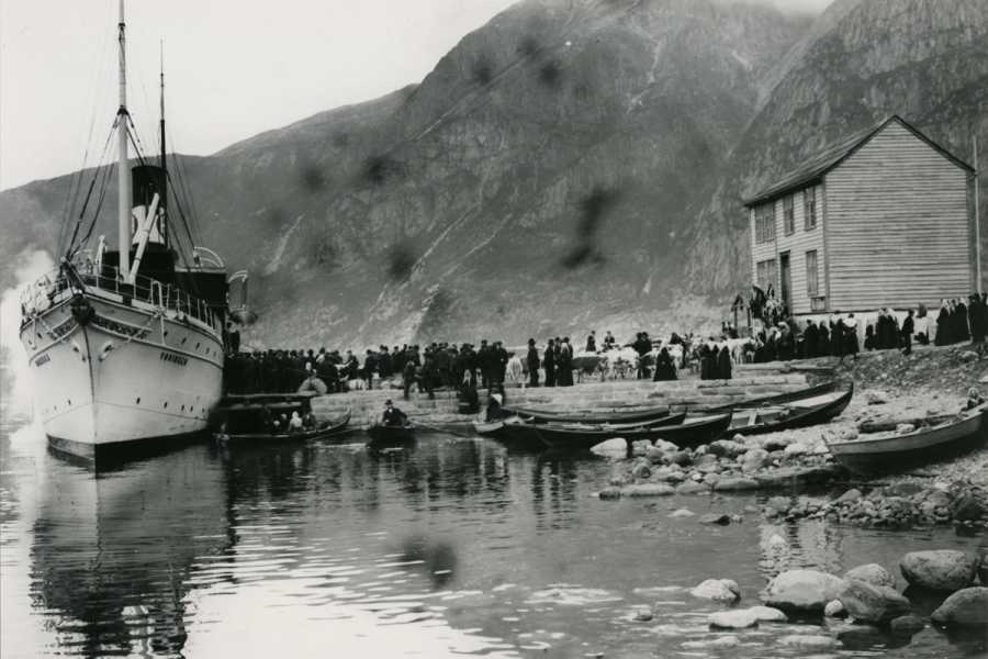 Hardanger Fjordsafari AS Museum by Boat & Coach
