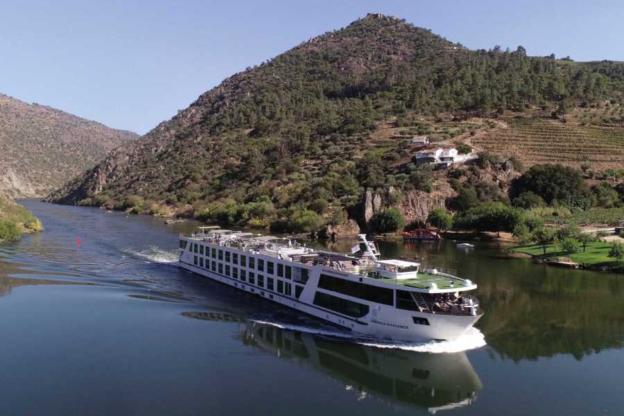 Dream Vacation Tours DOURO HIGHLIGHTS: PORTO, SALAMANCA & WINE VALLEY & LISBON DREAM RIVER CRUISE WITH EMERALD CRUISES