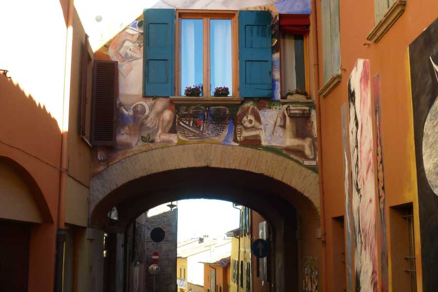 IF Imola Faenza (ERW) Cammina, scopri e degusta con IF - Sabbie gialle, albicocche ed Albana tra Eno- e Geo-LOGIA