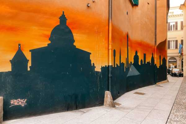 Urban Trek alla Spina - Bologna Street Art: dal Centro storico al DumBo