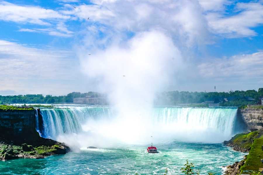 Dream Vacation Tours 8-DAY NIAGARA FALLS & QUEBEC CITY DREAM TOUR FROM NS & NB