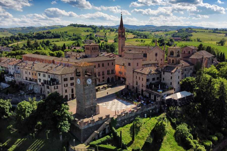 Modenatur Visita guidata al Borgo di Castelvetro - 30 anni di Modenatur