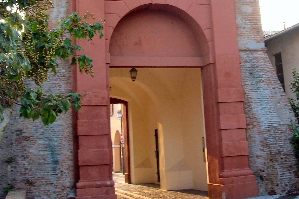 The defensive towers and the Campanazzo