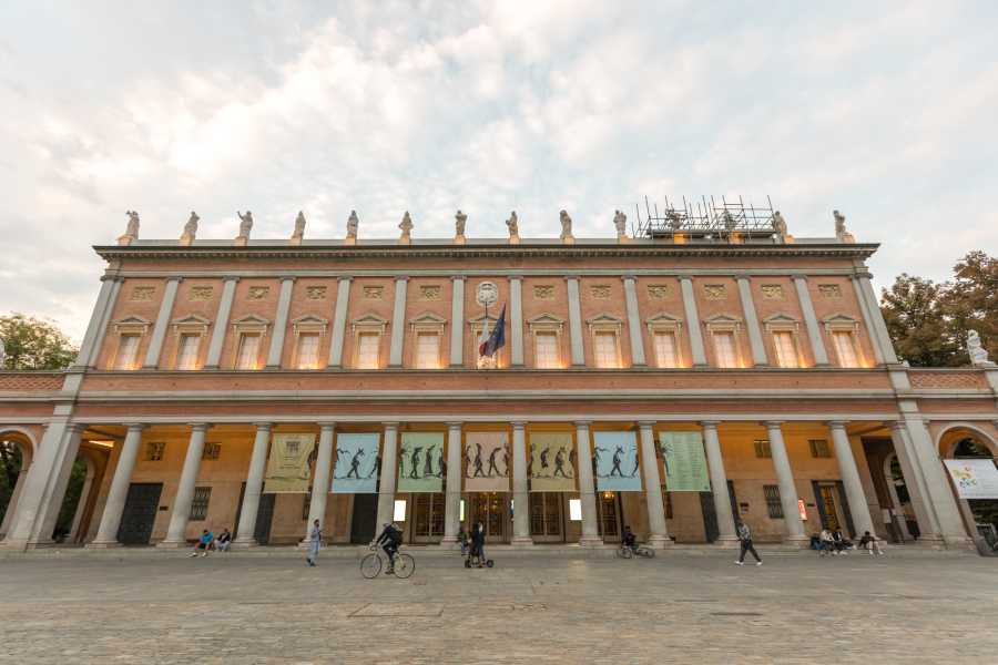 Itinere srl (ERW) REGGIO EMILIA IN SCENA &ndash; La citt&agrave; storica tra teatro e scenografia