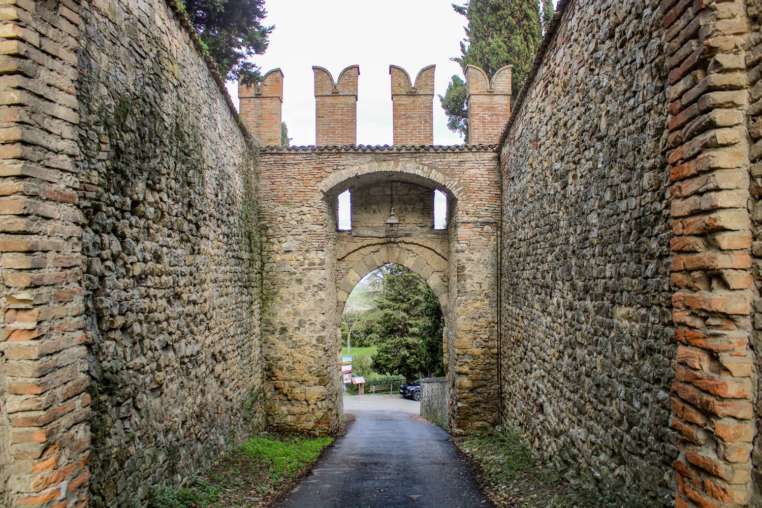 Castello di Serravalle  - Alla scoperta di Ville e Castelli