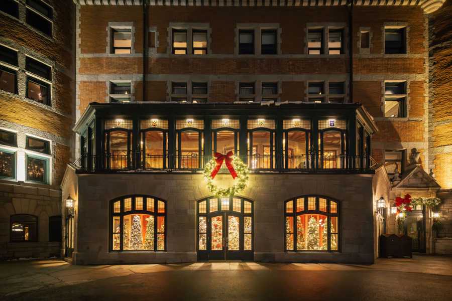 Dream Vacation Tours ***CHRISTMAS AT THE CH&Acirc;TEAU FRONTENAC LUXURY DREAM TOUR FROM NS & NB***