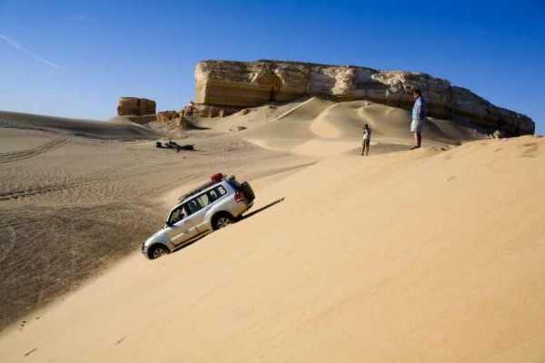 Deluxe Travel 2 Nights White Desert and Baharia Oasis tour