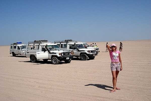 EMO TOURS EGYPT Presupuesto Safari en el desierto de los  beduinos  en Hurghada y Tour en jeep 4x4