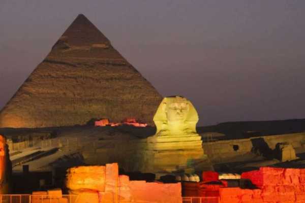 Excursies Egypte Spectacle son et lumière avec les pyramides de Gizeh avec dîner