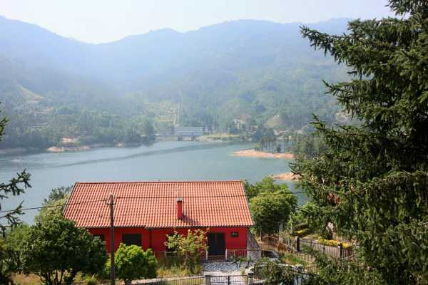 Ger&ecirc;s Holidays Crep&uacute;sculo sobre o C&aacute;vado