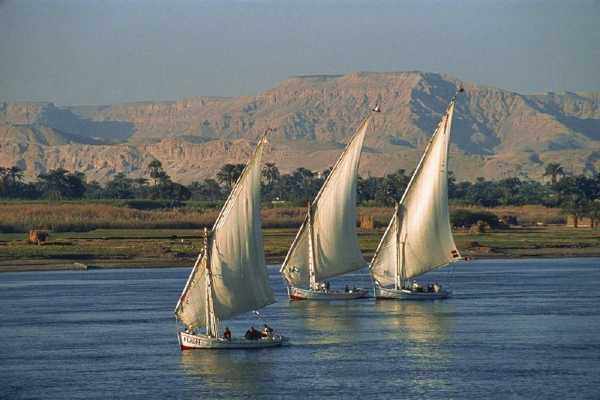 Excursies Egypte Coucher de soleil sur un voilier au départ de Louxor avec une promenade en felucca