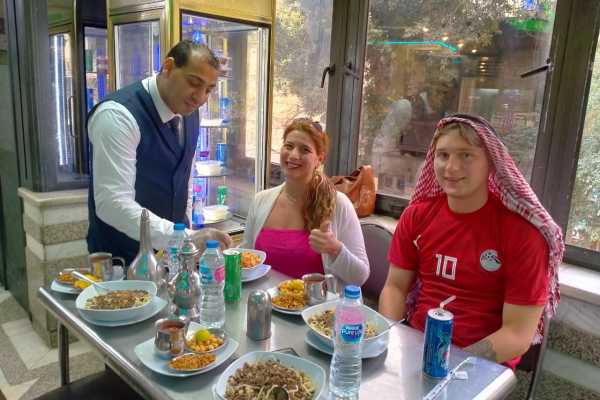 Excursies Egypte Koshary Dinner at Abu Abou Tarek restaurant in Cairo