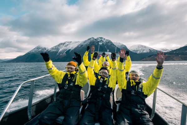 Hardanger Fjordsafari AS Bu i Kinsarvik. Sidertur p&aring; Hardangerfjorden