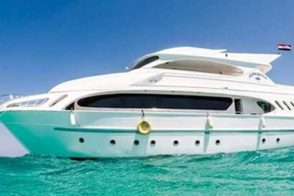 Daily tours Egypt TOUR PRIVADO EN BARCO DE SNORKEL POR EL MAR ROJO DESDE EL GOUNA