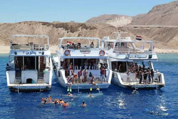 Excursies Egypte Private Full-day Snorkeling Boat to Tiran Island from Sharm El sheikh
