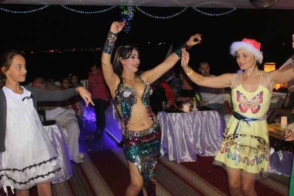 EMO TOURS EGYPT Sharm El Sheikh By Night Dinner On Yacht With Belly Dancer show
