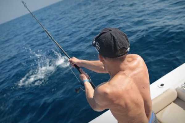 Daily tours Egypt BARCO PRIVADO PARA VIAJE DE PESCA EN HURGHADA.