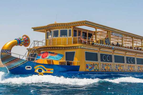 Daily tours Egypt NEFERTARI ZEESCOOP BOOTTOCHT VANUIT EL QUSEIR MET DINER.