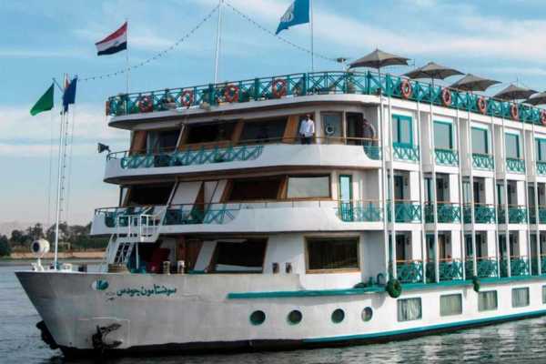 Egypt Tour packages 5 Days Nile cruise from Luxor to Aswan on Moon Nile Cruise