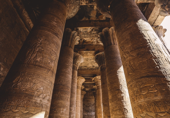 Indvendig udsigt over det gamle Edfu-tempel Aswan