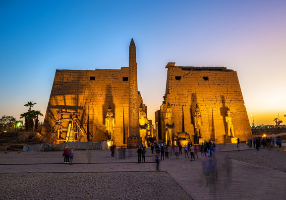 nærbillede statuer af Luxor tempel 
