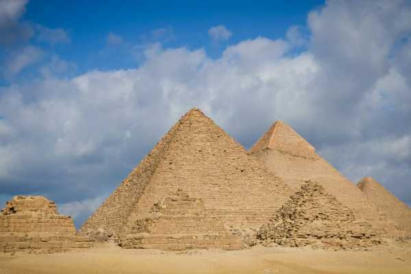  The Pyramids of Giza