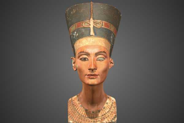  QUEEN NEFERTITI